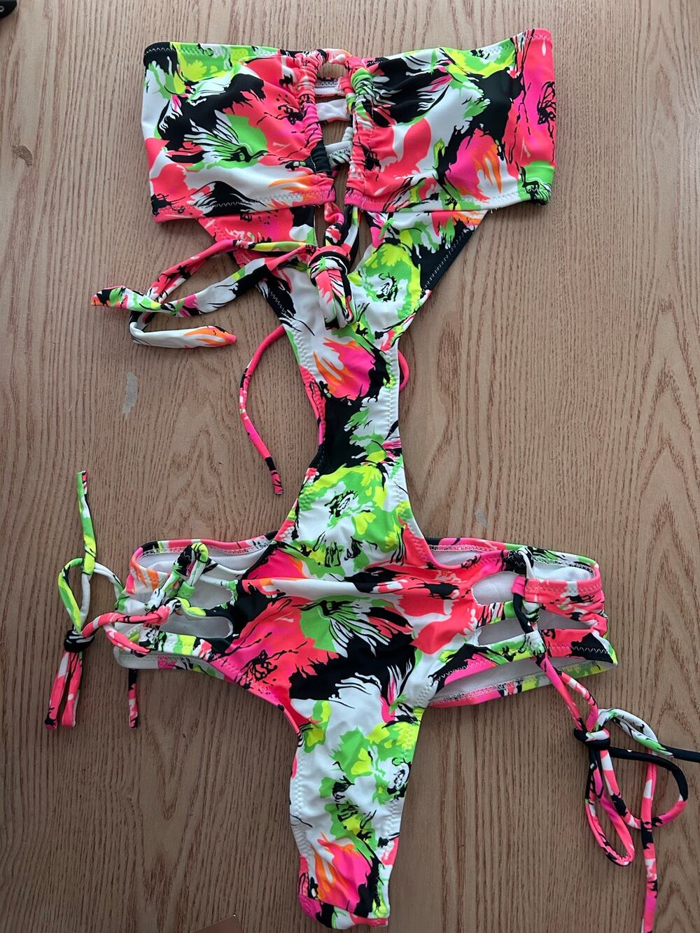B45 New Women AMI 1pc Abstract 80-90s Vibe Swimsuit Neon Pink Green Small/Medium